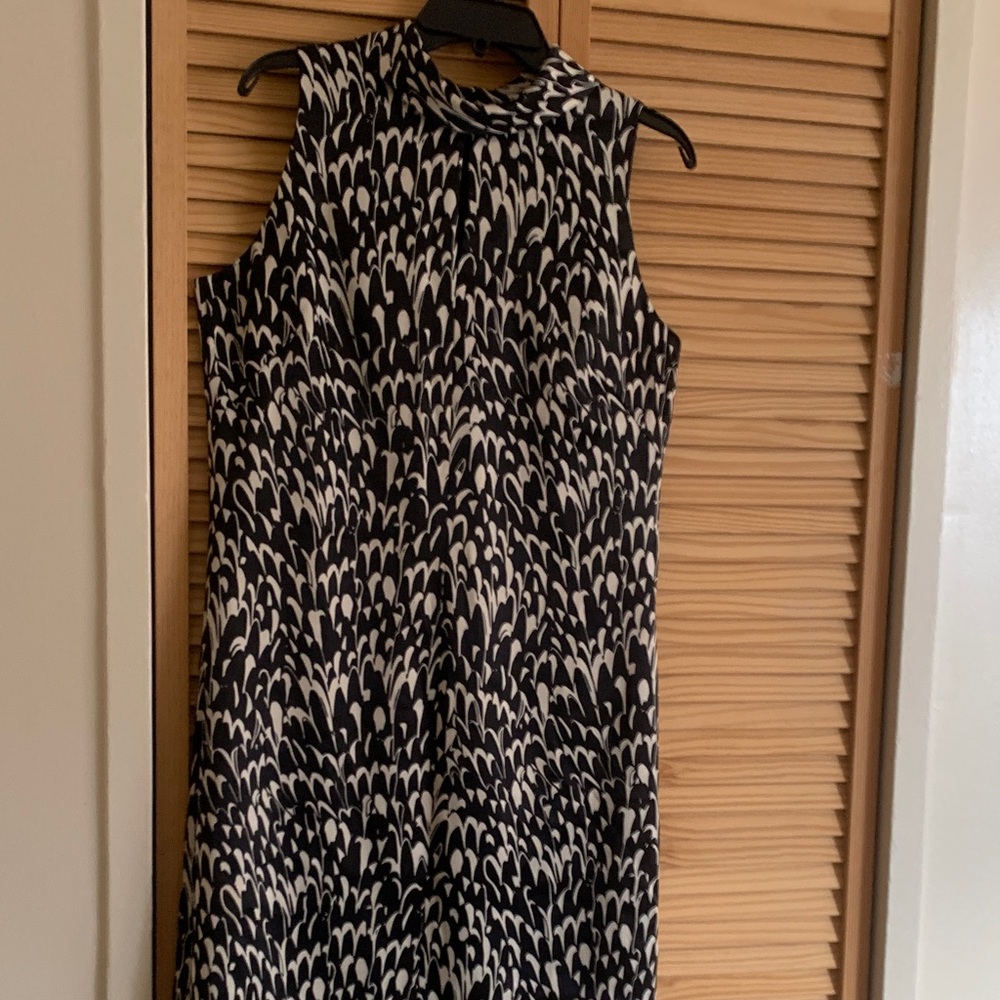 Tahari Black and White Printed Sleeveless Midi Dress